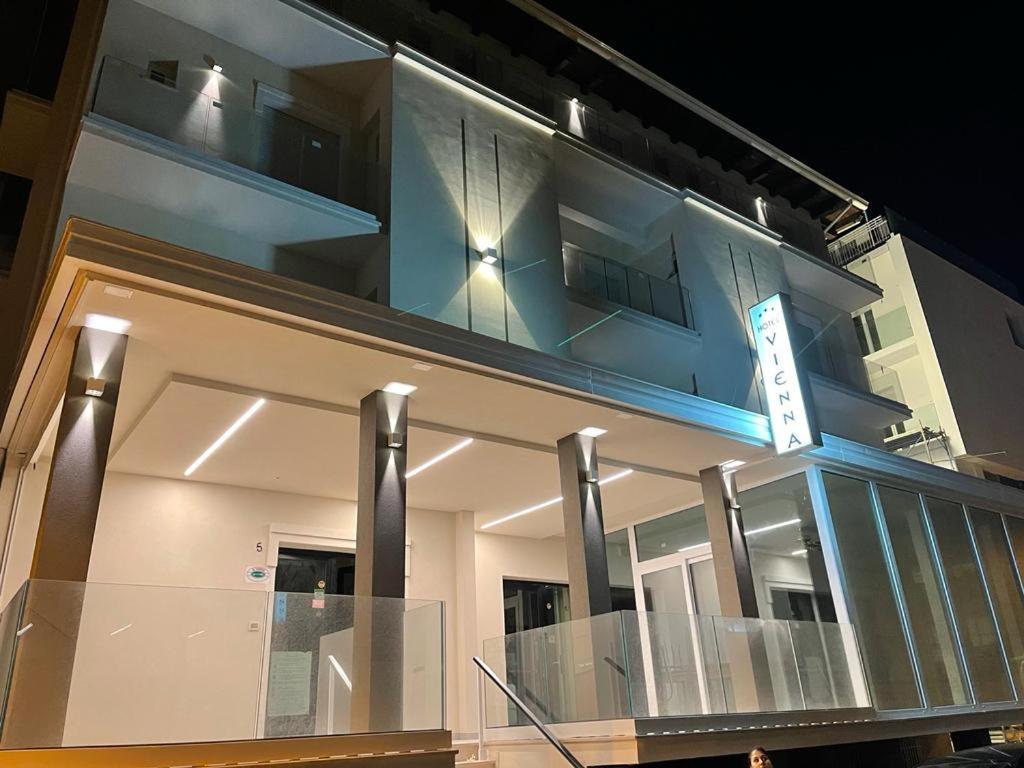 Hotel Vienna Rivazzurra Rimini Exterior photo
