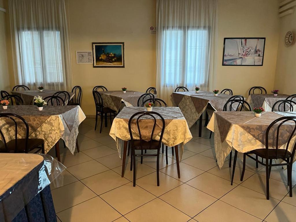 Hotel Vienna Rivazzurra Rimini Exterior photo